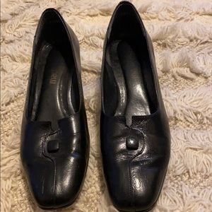 Magdesian Black Leather Low Heel Pumps